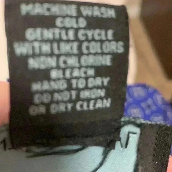 Cynthia Rowley lightweight tunic with planket which hides 3 buttons, V neck - Picture 7 of 8